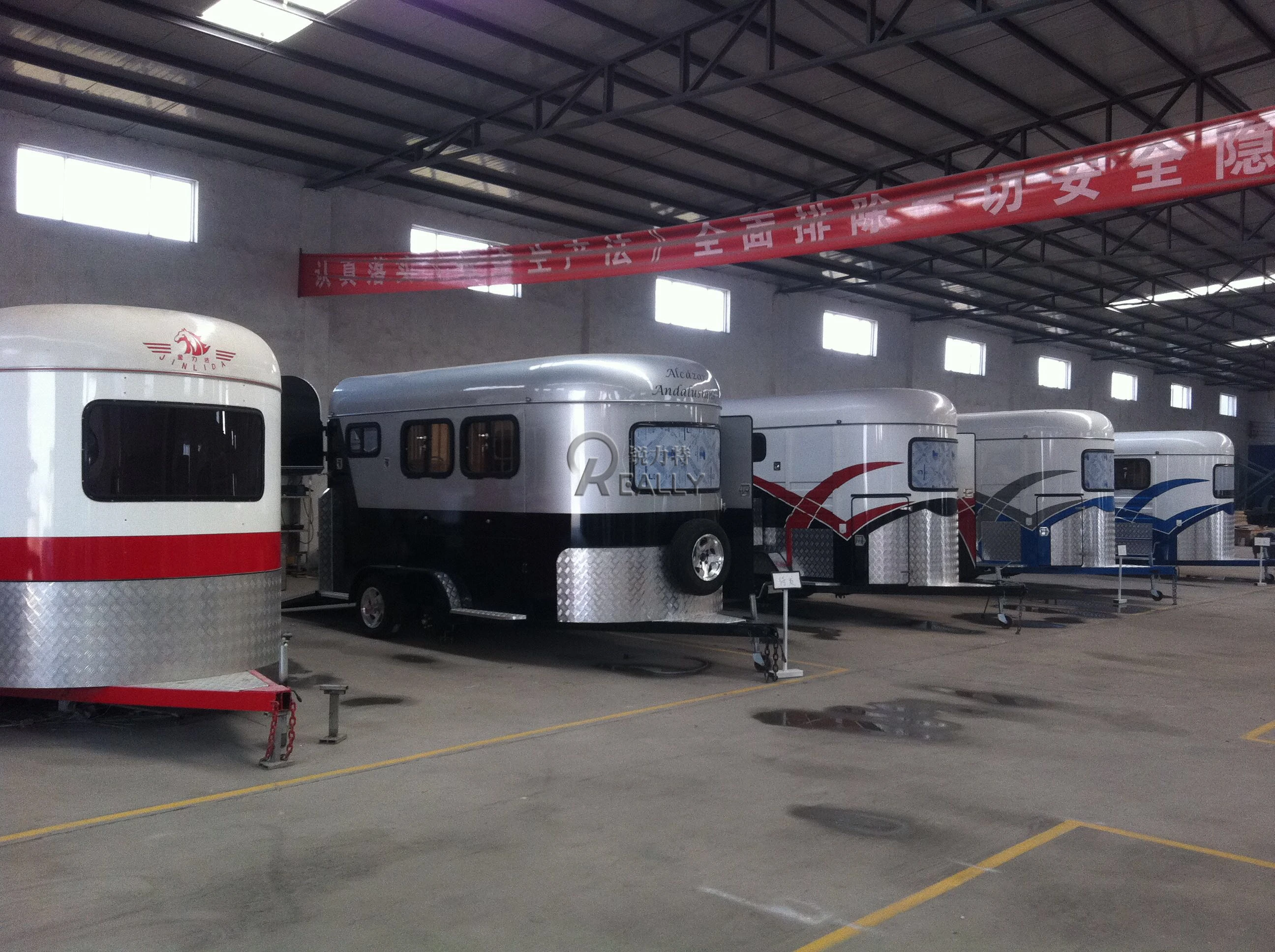 surprise price multifunctional horse camper trailer new design street food truck rear door surprise price multifunctional horse camper trailer new design street food truck rear door